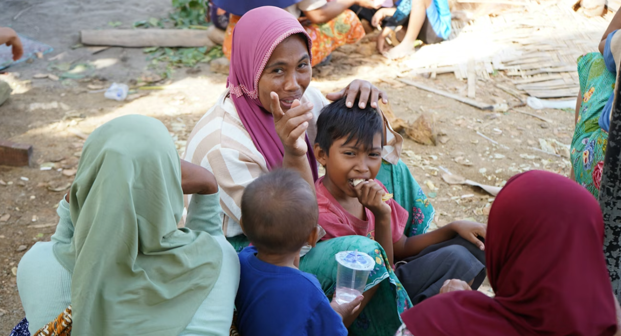 This photo shows a mother with her daughter